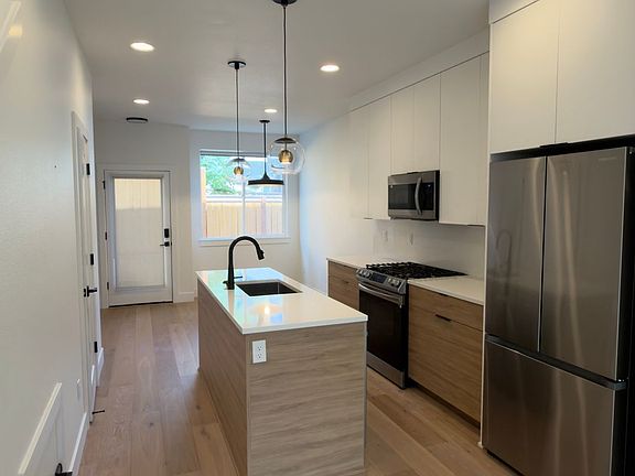 3rd image of 5037-5047 SE Mill St #5041