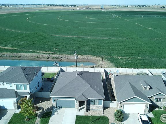 3rd image of 707 N Country Trl