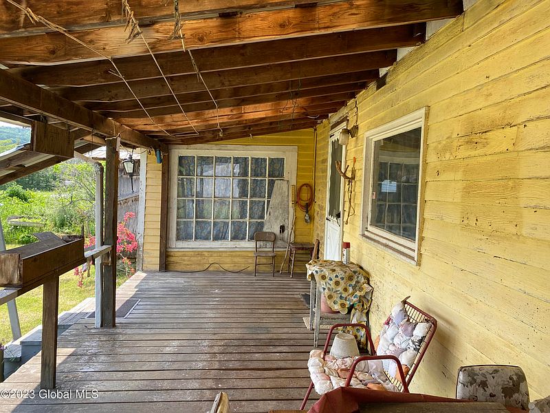 4th image of 1256 Vandeusen Road