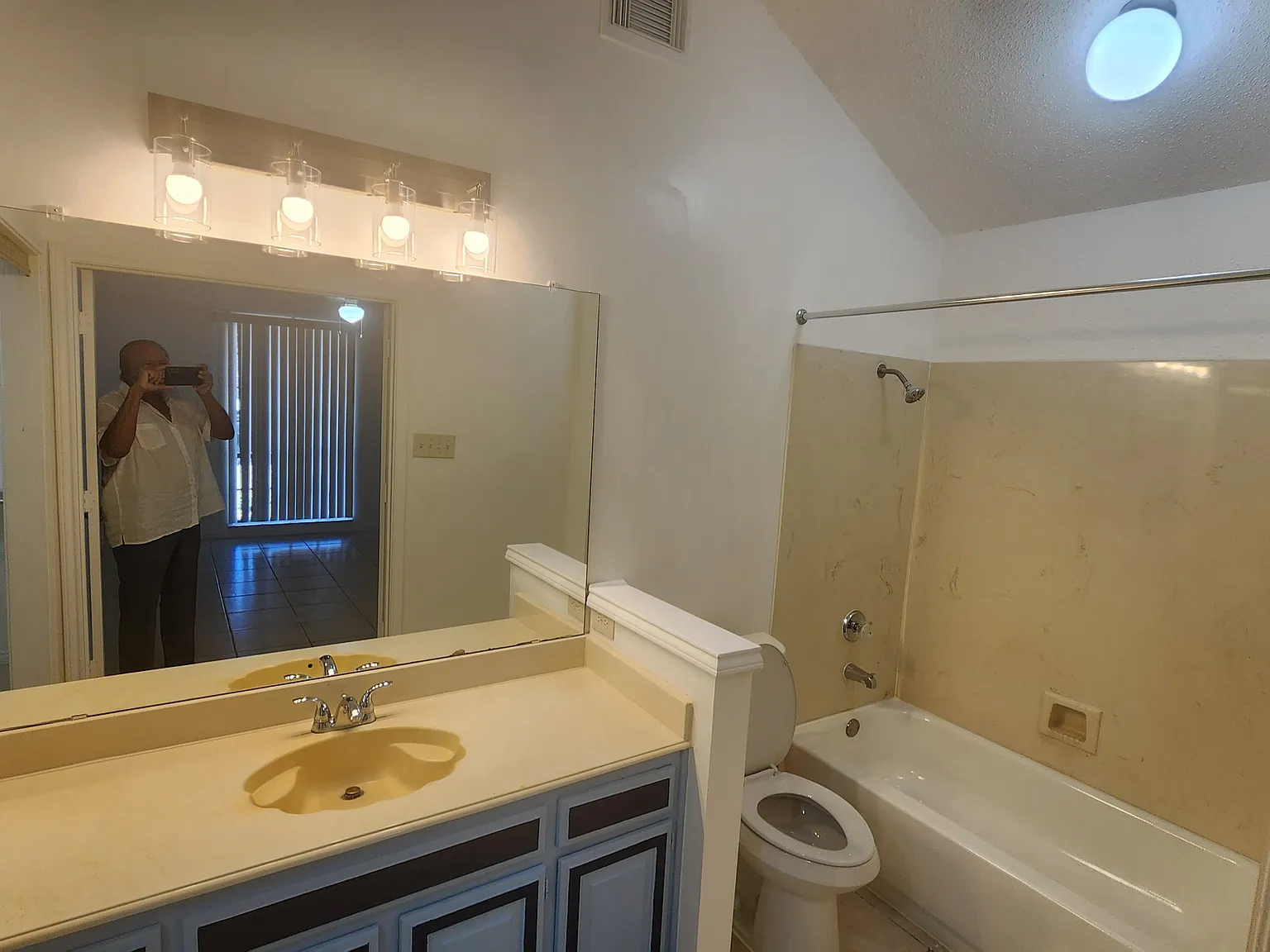 3203 Upshire Ct — Photo 4