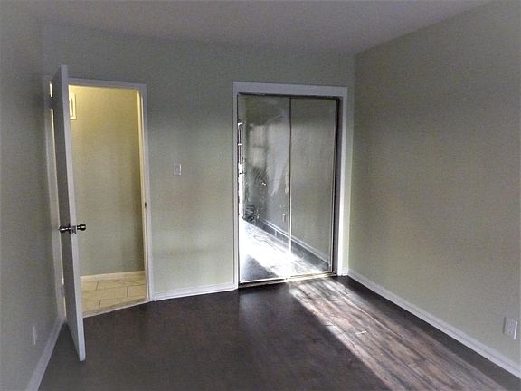 5th image of 947 E 102nd St Unit 1