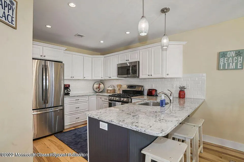 3 bed, 1190 sqft, $3,000 — Photo 4