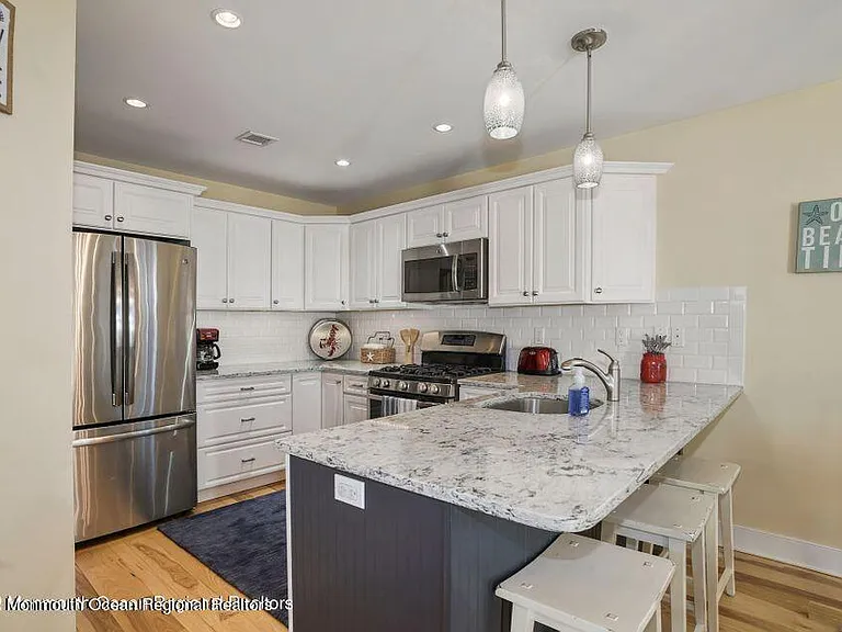 369 W 8th St #4 — Photo 4