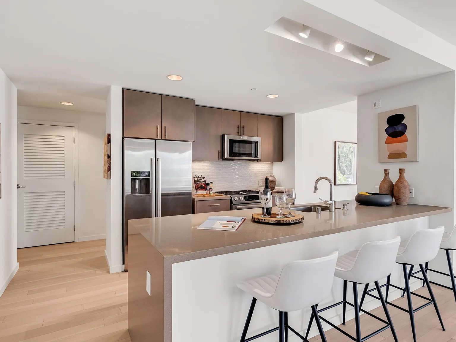 2 bed, 1190 sqft, $4,680 — Photo 2