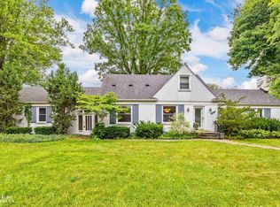 19980 W Clairview Ct, Grosse Pointe Woods, MI 48236