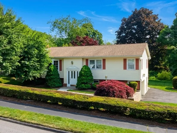 8 Deerfield Rd, Shrewsbury, MA 01545