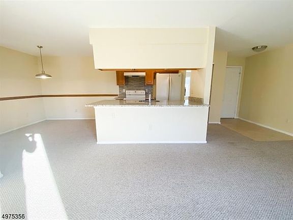 4th image of 39 Bolton Ct #39