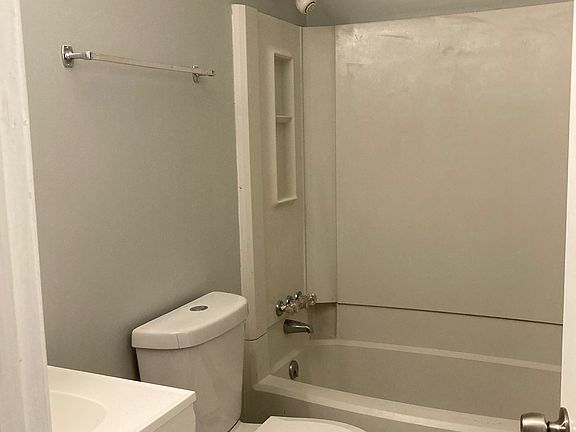 4th image of 110 Cedar Grove Dr Unit A