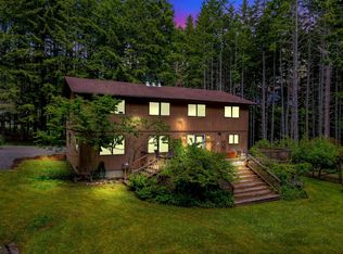 8467 Sands Ave NE, Bainbridge Island, WA 98110