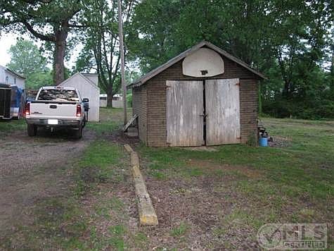 4th image of 500 Smith Ave