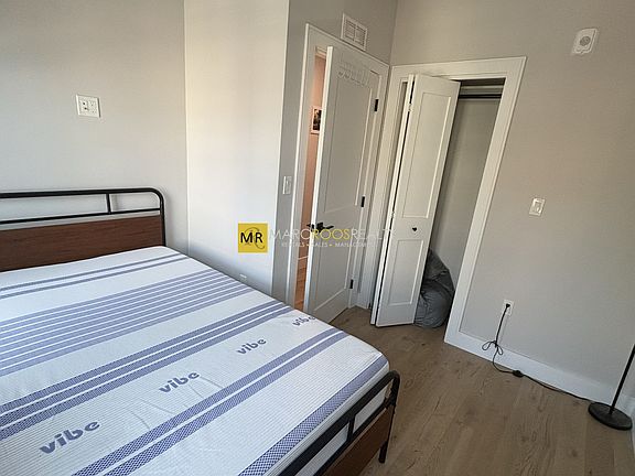 4th image of 169 Maverick St Penthouse 4