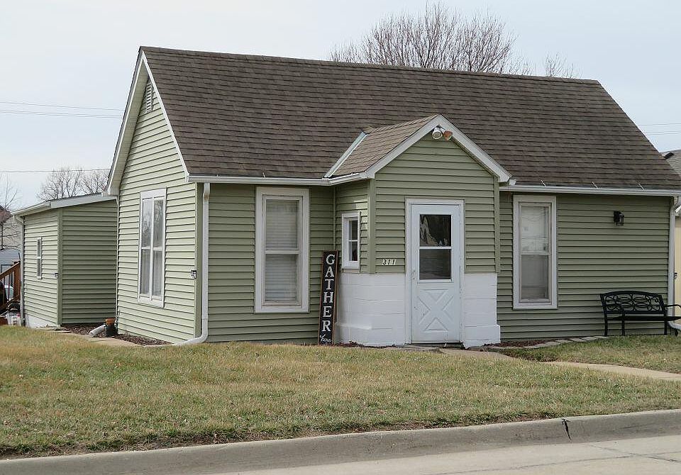 1st image of 311 4th St
