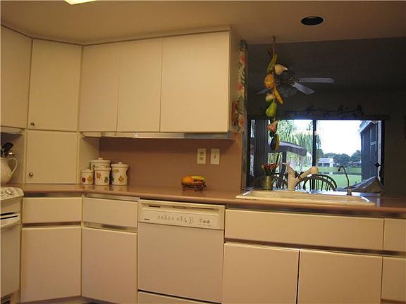 4th image of 373 E Wildwood Lane #373