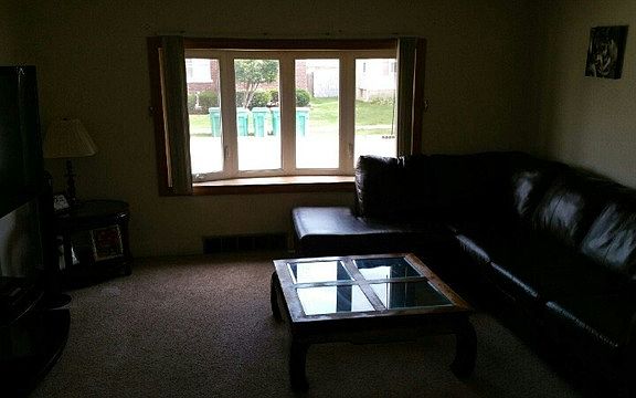 4th image of 1023 N Kelly Ave
