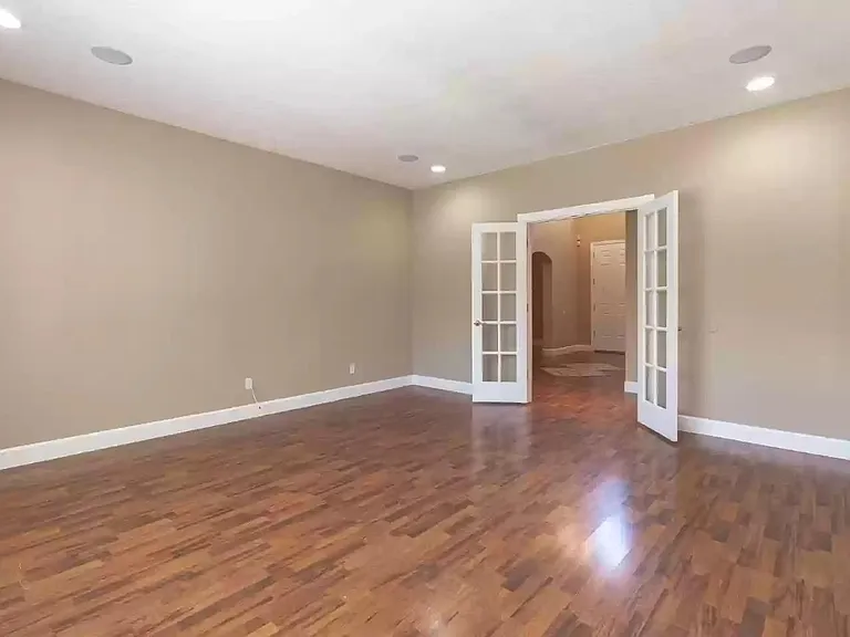 764 Mount Rushmore Ave — Photo 3