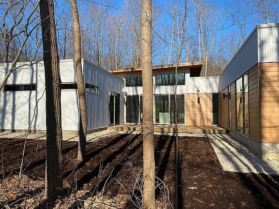 4th image of 11 Wildwood Ln
