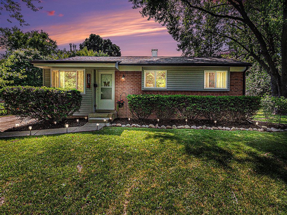 1st image of 1025 Queen Ct