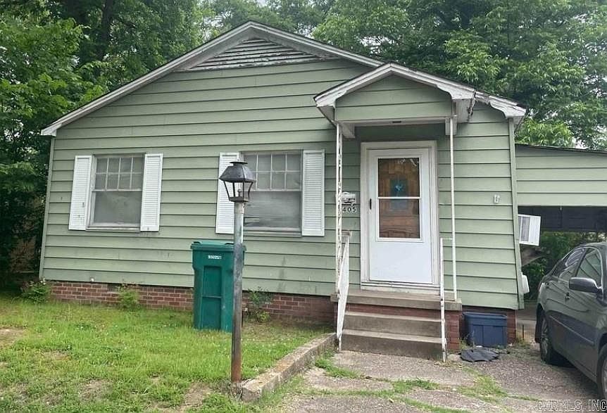 1st image of 2405 S Linden St