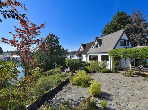 2173 Tryon Rd, North Saanich, BC V8L 5H6