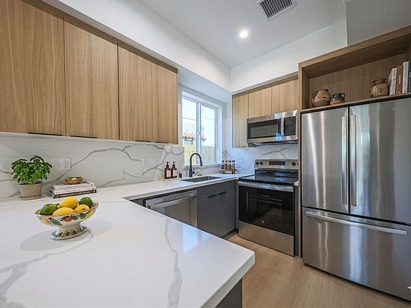3rd image of 2010 S Dunsmuir Ave #1/4