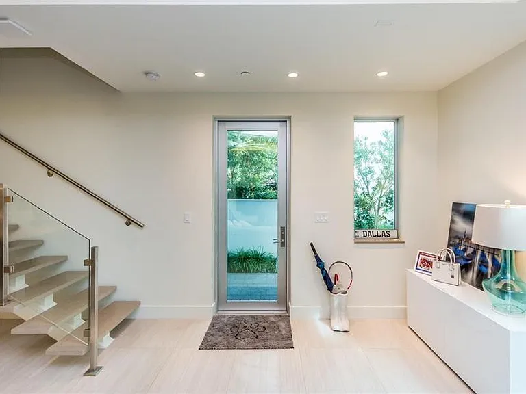 240 Shore Ct — Photo 7