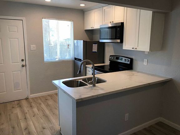 5th image of 315 1/2 E Elm St APT 3