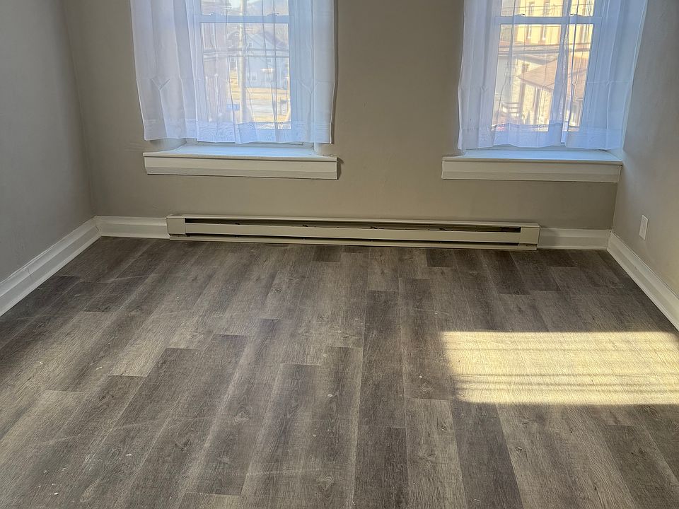 2nd image of 401 Main St #2E