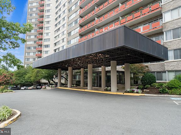 3rd image of 5340 Holmes Run Pkwy Unit 215