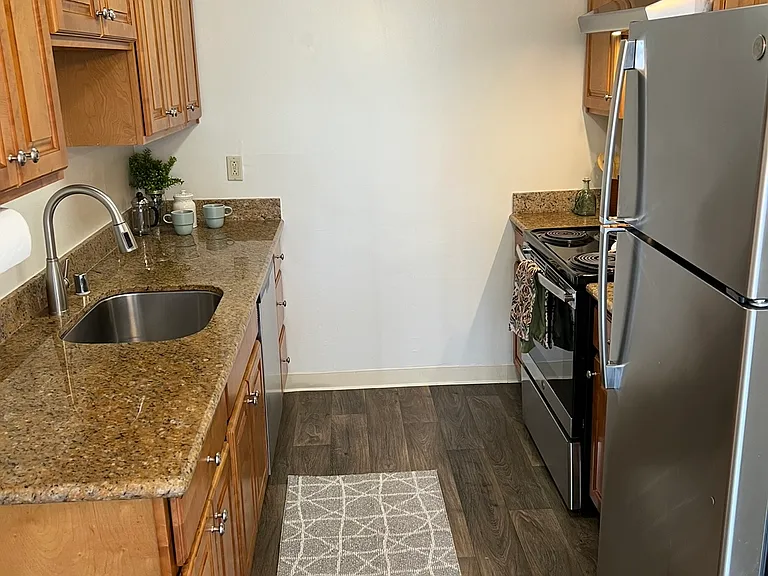 5900 Jefferson Ave — Photo 6
