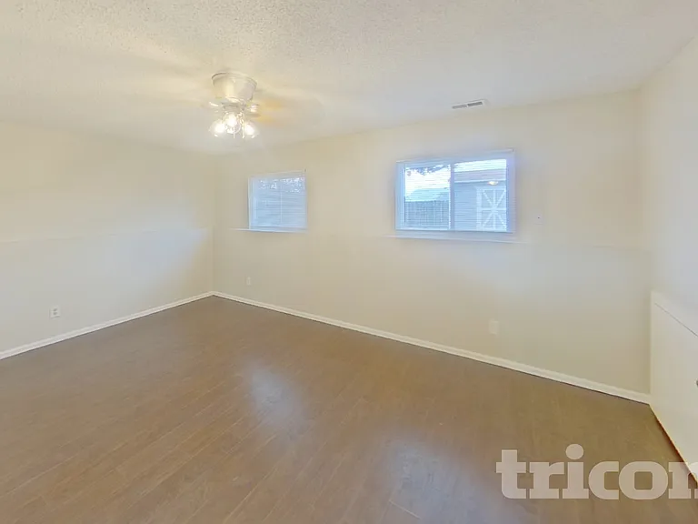 6845 Parkridge Ct — Photo 5