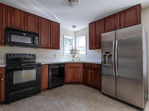 4th image of 208 Muirfield Ridge Dr