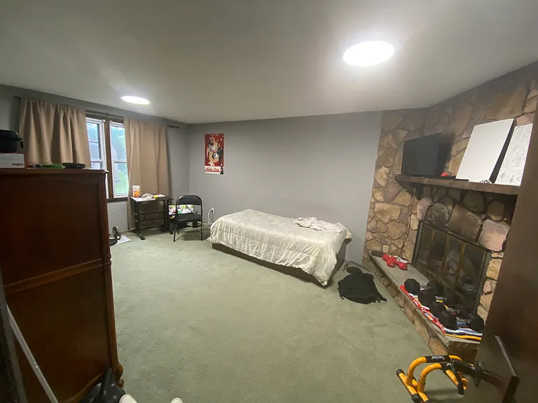 Robin Rd — Photo 1