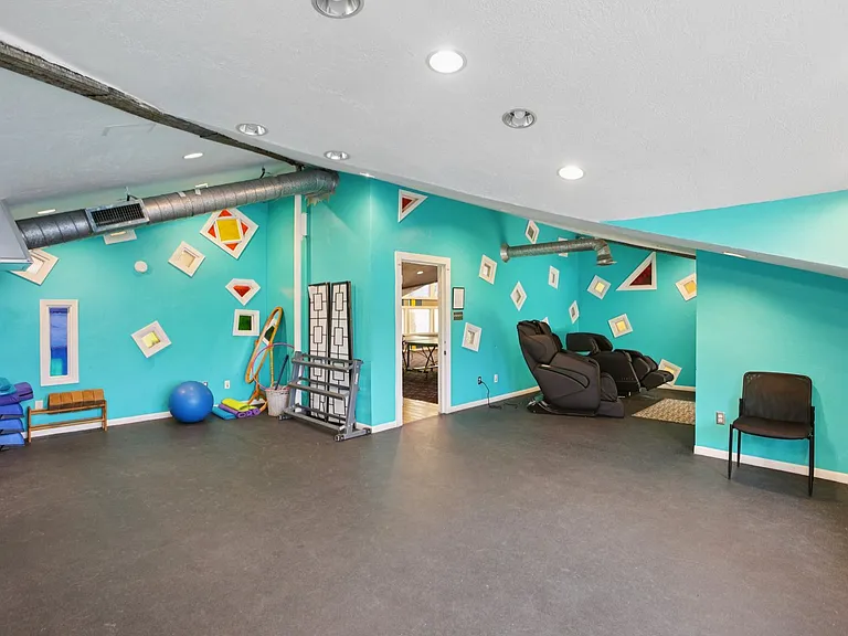 The Metropolis Apartments — Photo 53
