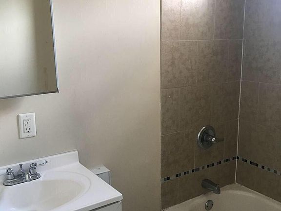 3rd image of 5200 Kershaw St #2