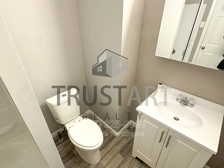 1533 S Allison St — Photo 13