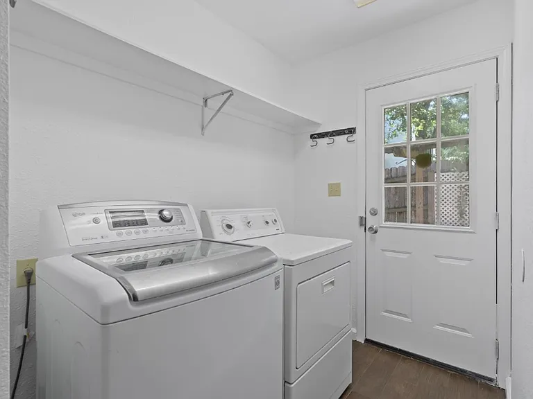 1211 Delano St — Photo 10