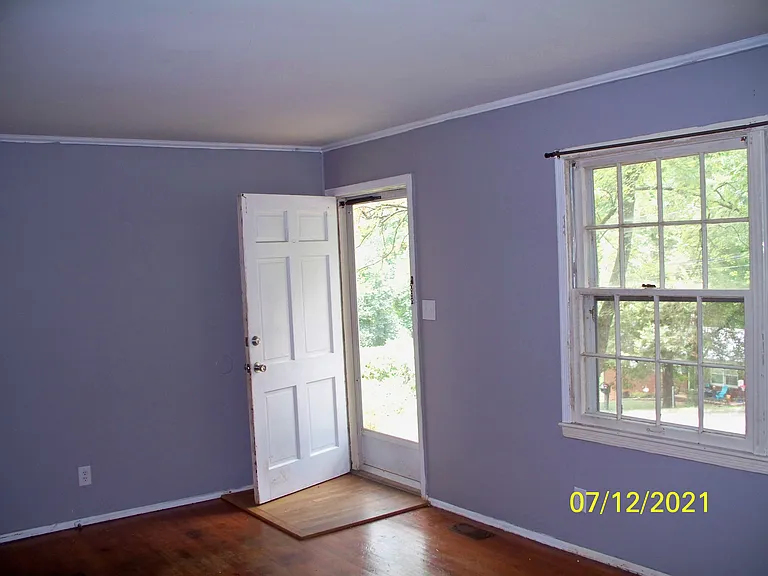 626 S Forney Ave — Photo 2