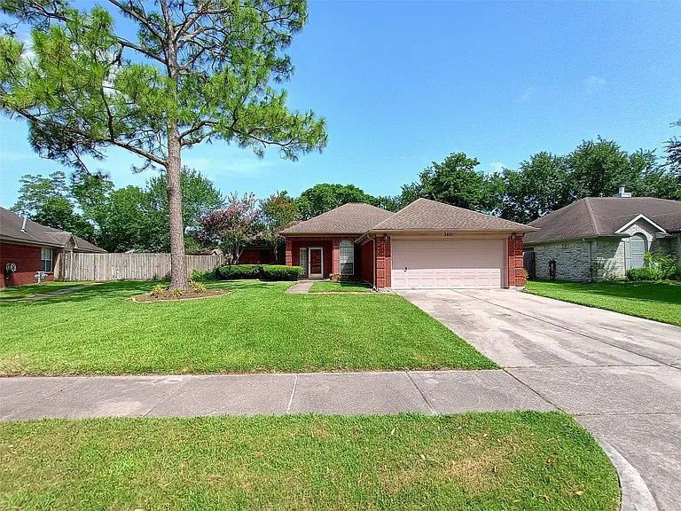 3821 Pin Oak Dr N — Photo 2