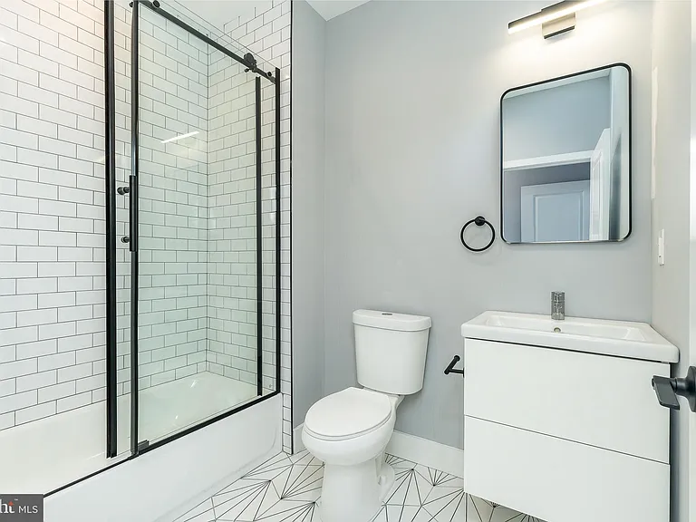 2821 Livingston St #2 — Photo 19