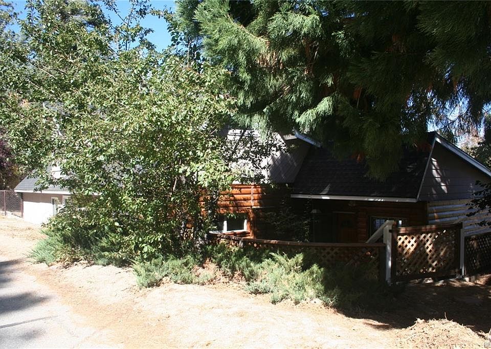 1st image of 995 Cameron Dr