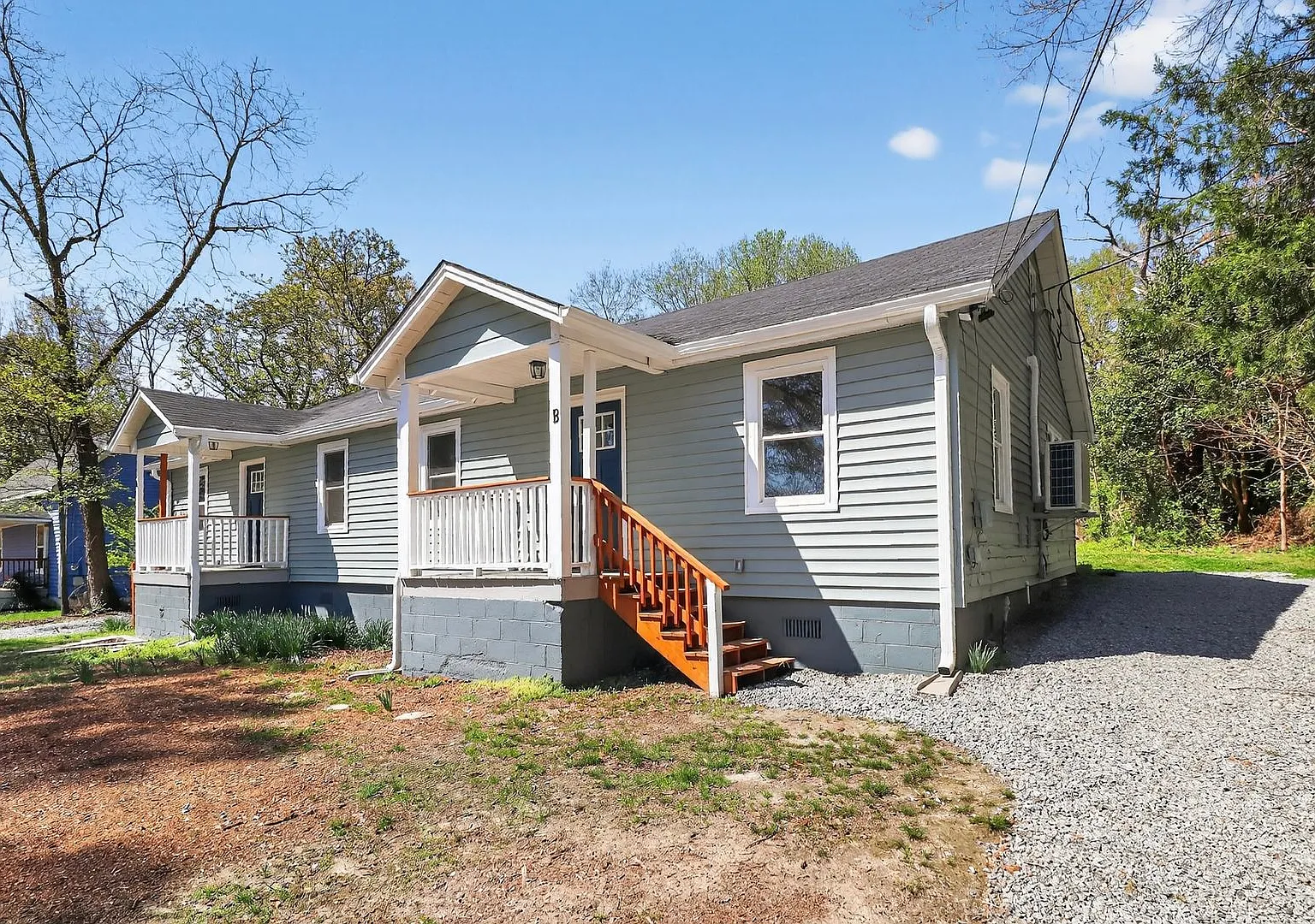 Fully renovated 2 bedroom/ 1 bathroom duplex walking distance to downtown Bessemer City! — Photo 2