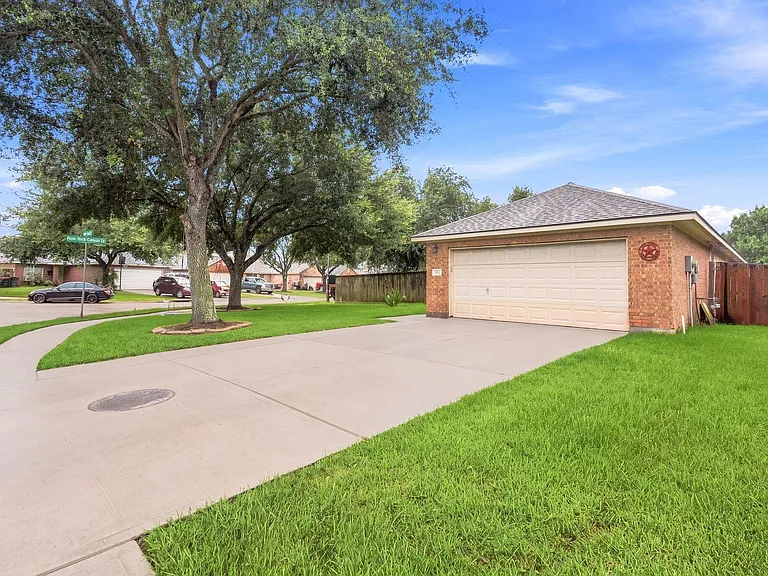 111 Thunder Basin Dr — Photo 3
