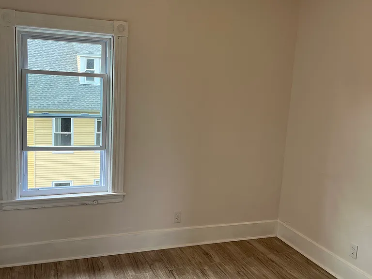 211 Vernon St — Photo 2