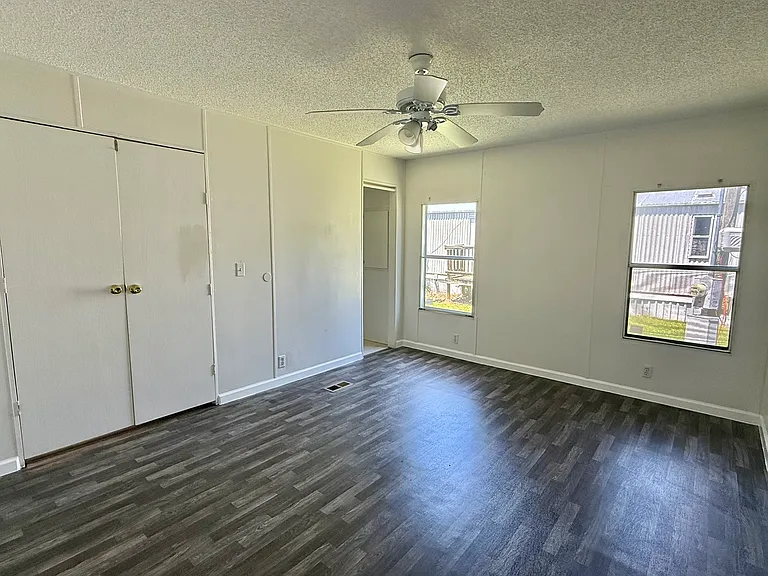 521 E Veterans Memorial Blvd #327 — Photo 13