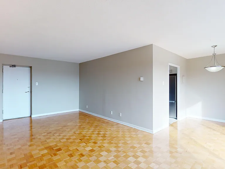 810 Canterbury Ave — Photo 16