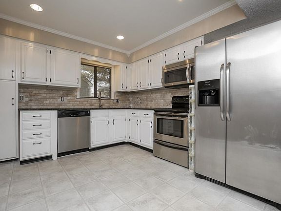 2nd image of 506 Belle Pointe Ct