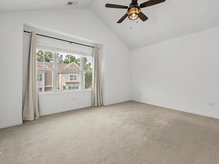 821 W Chase Ln — Photo 16