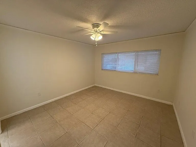 265 SW 7th St #4 — Photo 8