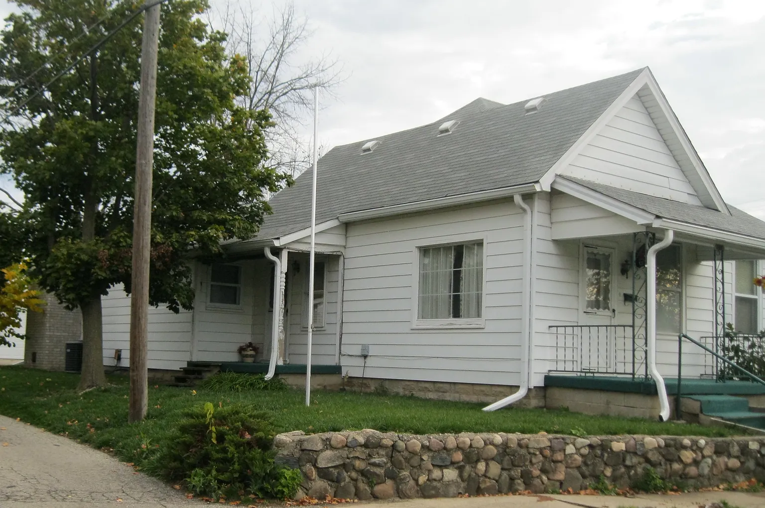 2114 Plum St photo 1