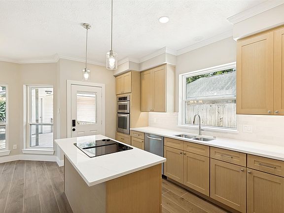 4th image of 3418 Woodland View Dr